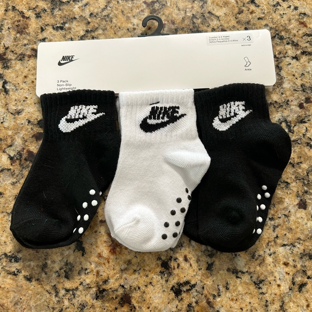 Toddler 3 pack non-slip Nike socks